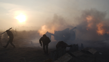 Ukrainian artillery fire on rebel positions (Reuters/Maksim Levin)