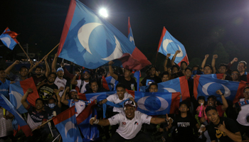 Pakatan Harapan supporters celebrating (Reuters/Athit Perawongmetha)