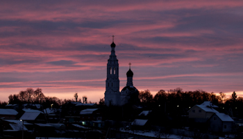 The day dawns in the village of Lipitsy, outside Moscow (Reuters/Maxim Shemetov)