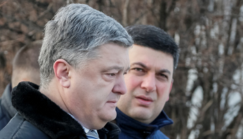 President Petro Poroshenko (L) and Prime Minister Volodymyr Groisman (Reuters/Gleb Garanich)