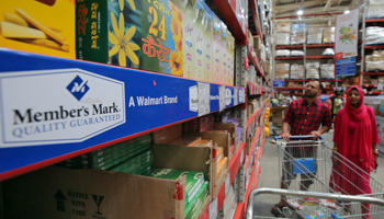 Customers at a Walmart wholesale outlet in Jammu (Reuters/Mukesh Gupta)