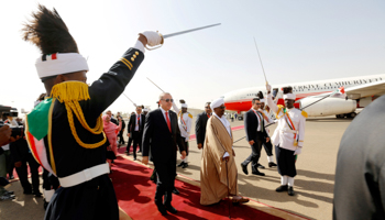 Sudanese President Omar al-Bashir welcomes Turkish President Recep Tayyip Erdogan at Khartoum airport, December 2017 (Reuters/Mohamed Nureldin Abdallah)