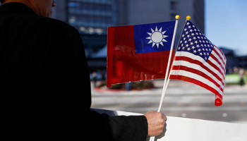 The Taiwanese and US flags (Reuters/Stephen Lam)