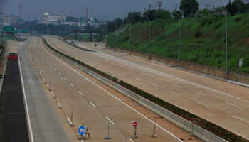 A new highway on the outskirts of Jakarta (Reuters/Beawiharta)