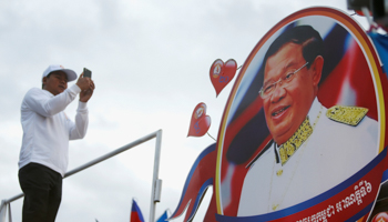 A supporter photographing a portrait of Cambodian Prime Minister Hun Sen (Reuters/Samrang Pring)