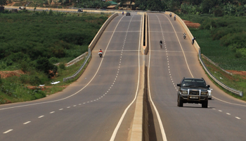 A car drives along the new Chinese-built expressway linking Kampala and Entebbe, January 29, 2018 (Reuters/James Akena)
