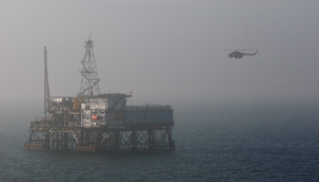 An oil platform in Azerbaijan’s Caspian waters (Reuters/David Mdzinarishvili)
