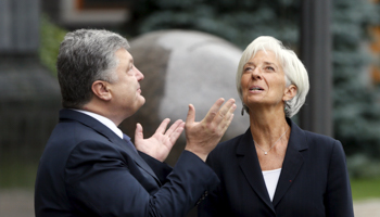 President Petro Poroshenko and IMF head Christine Lagarde (Reuters/Valentyn Ogirenko)