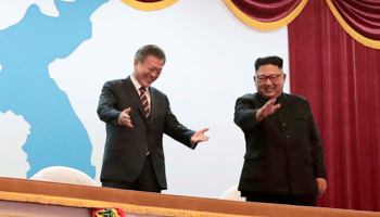 South Korean President Moon Jae-in and North Korean leader Kim Jong-un at an art performance at Pyongyang Grand Theatre (Reuters/Pool)