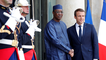 Chad’s President Idriss Deby meets French President Emmanuel Macron, August 28, 2017 (Reuters/Charles Platiau)