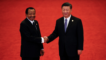 Cameroon's President Paul Biya shakes hands with Chinese President Xi Jinping during the Forum on China-Africa Cooperation in Beijing, 2018 (Reuters/Andy Wong)