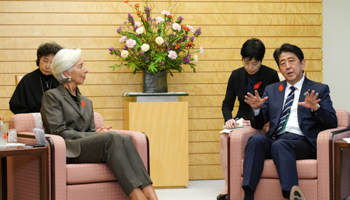 Japanese Prime Minister Shinzo Abe and IMF Managing Director Christine Lagarde in Tokyo, October 4 (Reuters/Eugene Hoshiko)
