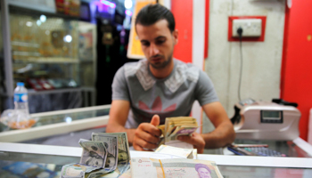 A currency trader counts rials, August 2018 (Reuters/Khalid Al)