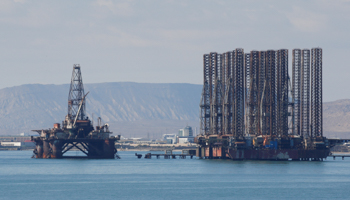 An offshore oil rig near Baku, Azerbaijan (Reuters/Grigory Dukor)