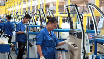 Employees work at a production line inside a factory of Saic GM Wuling, in Liuzhou, China, June 19, 2016 (Reuters/Norihiko Shirouzu)