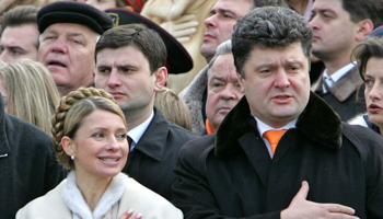 Petro Poroshenko (R) and Yulia Tymoshenko in 2005 (Reuters/Vasily Fedosenko)
