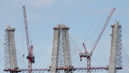 Construction cranes work on bridge across the Hudson River in New York (Reuters/Mike Segar)