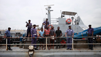 Suspected pirates paraded aboard a warship after their arrest by the Nigerian Navy, Lagos, August 20, 2013 (Reuters/Akintunde Akinleye)
