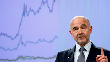 European Commissioner for Economic and Financial Affairs Pierre Moscovici presents the EU executive's autumn economic forecasts during a news conference at the EU Commission headquarters in Brussels, November 8, 2018 (Reuters/Francois Lenoir)