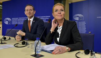 Foreign Minister Kristian Jensen (L) and immigration and integration minister Inger Stojberg give a news conference after a meeting on the new Danish asylum laws at the European Parliament's civil liberties committee in Brussels, Belgium January 25, 2016 (Reuters/Eric Vidal)