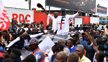 Felix Tshisekedi and Vital Kamerhe greet supporters at Kinshasa airport, November 27, 2018 (Reuters/Olivia Acland)