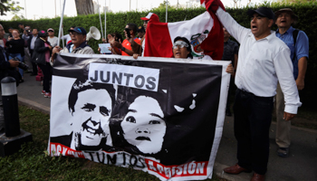 Protesters with a banner of former President Alan Garcia and Keiko Fujimori reading “To prison together” (Reuters/Mariana Bazo)