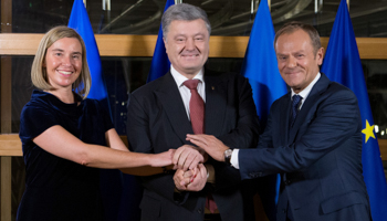 EU foreign policy chief Federica Mogherini (L) and European Council President Donald Tusk (R) with Ukrainian President Petro Poroshenko (Reuters/Aris Oikonomou)