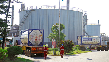 Tanker trucks deliver crude oil to Mombasa as part of Kenya’s Early Oil Pilot Scheme, June 7, 2018 (Reuters/Joseph Okanga)