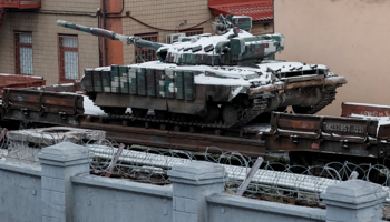 A Ukrainian tank is transported through the Azov Sea port of Mariupol (Reuters/Gleb Garanich)