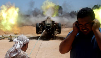 Libyan forces allied with the UN-backed government fire a 122 MM artillery towards Islamic State fighters positions in Sirte, Libya, July 2016 (Reuters/Goran Tomasevic)