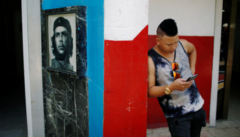 An internet hotspot in Havana (Reuters/Tomas Bravo)