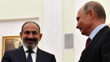 Armenian Prime Minister Nikol Pashinyan (L) with Russian President Vladimir Putin (Reuters/Vasily Maximov)
