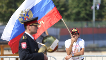 A man holds a Russian flag as he awaits the arrival of Russian Foreign Minister Sergei Lavrov, Banja Luka, September 21, 2018 (Reuters/Dado Ruvic)