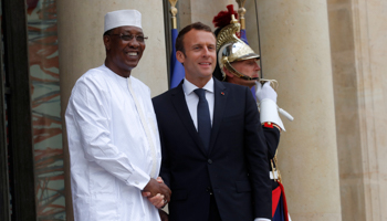 French President Emmanuel Macron welcomes Chadian President Idriss Deby to Paris, May 29, 2018 (Reuters/Philippe Wojazer)