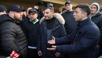 Presidential candidate Volodymyr Zelensky (R) argues with opponents before his stage show in Lviv (Reuters/Mykola Tys)