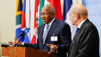 Outgoing Prime Minister Soumeylou Boubeye Maiga addresses media alongside French Foreign Minister Jean-Yves Le Drian at the UN, March 29, 2019 (Reuters/Eduardo Munoz)