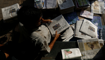 A hawker sorting out newspapers in Karachi  (Reuters/Akhtar Soomro)