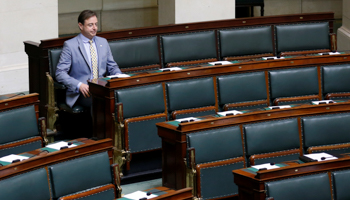 Bart De Wever, President of Flemish right-wing party N-VA, waits for the state-of-the-union address by Belgium's Prime Minister Charles Michel at the Belgian Parliament in Brussels, October 16, 2016. (Reuters/Francois Lenoir)