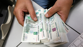An employee counts Russian ruble banknotes (Reuters/Ilya Naymushin)