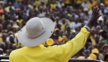 President Yoweri Museveni addresses a campaign rally, Kampala, February 11, 2016 (Reuters/James Akena)