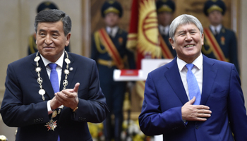 Kyrgyz President-elect Sooronbai Jeenbekov (L) and former President Almazbek Atambayev, November 24, 2017 (Reuters/Vyacheslav Oseledko)