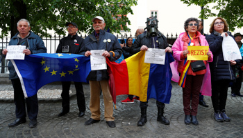 An anti-corruption demonstration outside Social Democrat headquarters in Sibiu, May 10 (Reuters/Francois Lenoir)