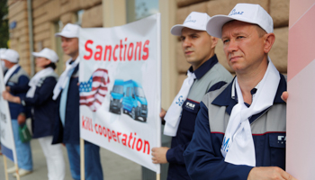 Workers of Gorkovsky Automobile Plant attend a rally in front of the US Embassy in Moscow, Russia June 10, 2019 (Reuters/Maxim Shemetov)