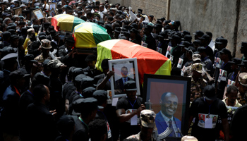 Mourners carry the coffins of Amhara regional President Ambachew Mekonnen and two other officials killed on June 22 during their funeral in Bahir Dar, June 26 (Reuters/Baz Ratner)