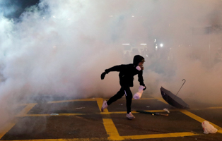 An anti-extradition demonstrator runs, after a march to call for democratic reforms in Hong Kong (Reuters/Tyrone Siu)