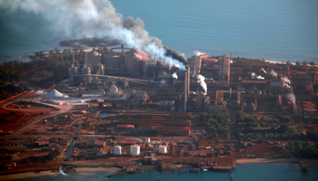 Chimneys billow smoke at the Rio Tinto alumina refinery in Gove, July 16, 2013 (Reuters/David Gray)