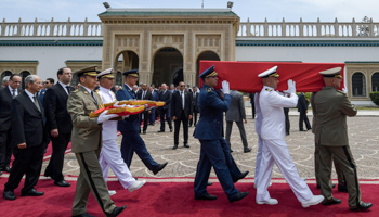 Military officers carry the coffin of late President Beji Caid Essebsi in the capital's eastern suburb of Carthage, Tunisia, July 27, 2019 (Reuters/Fethi Belaid)