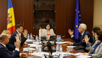 Prime Minister Maia Sandu chairs a cabinet meeting (Reuters/Valentyn Ogirenko)