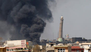 Smoke rises from clashes near Mosul's Al-Habda minaret at the Grand Mosque, Iraq, March 17, 2017 (Reuters/Youssef Boudlal)