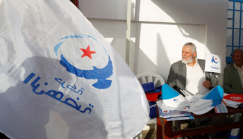 A supporter of the Ennahda Party holds a party flag during a municipal elections campaign in Tunis, Tunisia, April 28, 2018 (Reuters/Zoubeir Souissi)